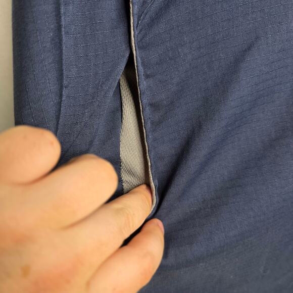 Carhartt, Mens Blue Button Up work shirt with Vented Sleeves, Lg - Picture 6 of 9